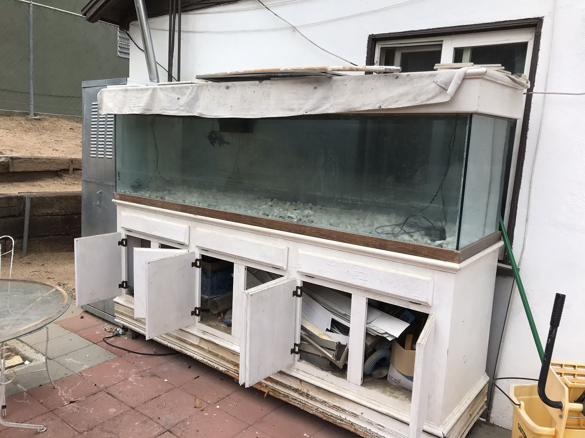 Fish tank 200 gallons or more