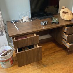 Free - Executive Office Deck And Chair 