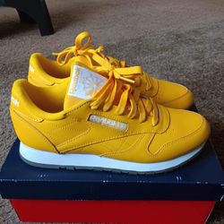 🌸 Yellow Reebok 🌸