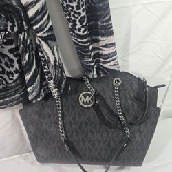 Brand New MK Purse 👛 