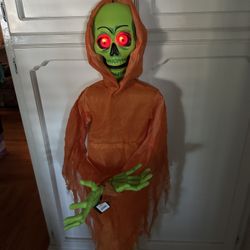 Halloween  Throw  Back  Ghoul   Light Up  And  Makes  Sounds