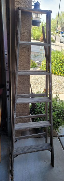 6' Wooden Ladder
