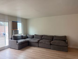 🛋️ Bob’s Furniture Modular Sectional Couch for Sale!