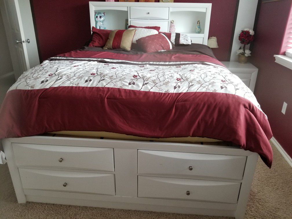 4Pc Queen Storage Bedroom Set in White