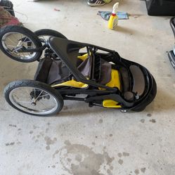  Graco jogging stroller and infant car seat travel system.