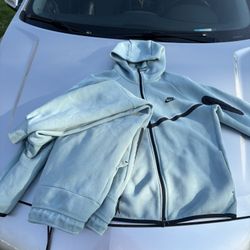 Nike tech fleece, light blue, Size large 