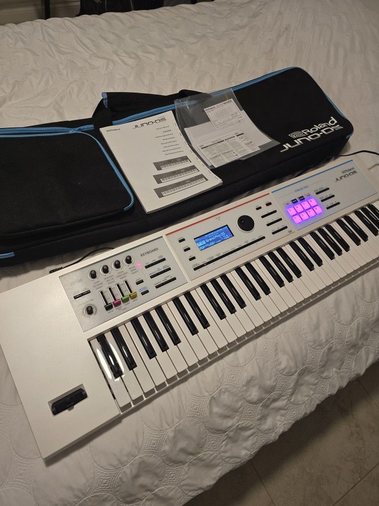 Roland JUNO-DS 61 61-key Synthesizer Special Edition White Japan Edition