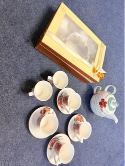 Porcelain Tea Set with Teapot & Cups - Gift Box Included