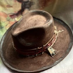 The Badlands 🏜️ dark brown distressed hat flat pencil brim size Large