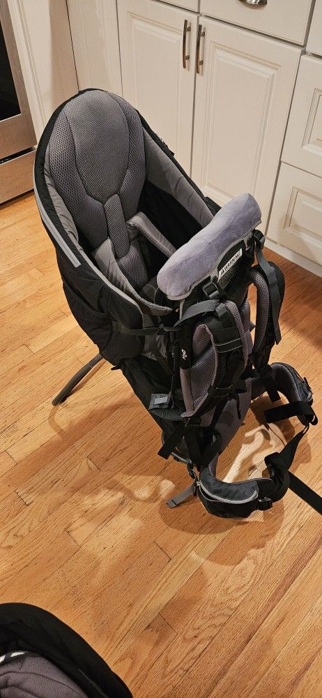 Reuters Kids Carrying Hiking Backpack