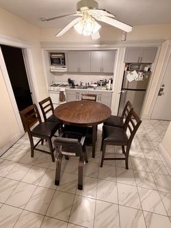 Kitchen table and 4 chair set