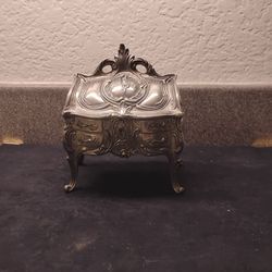 Vintage jewelry box 30
