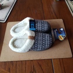 Isotoner Women's Slippers 