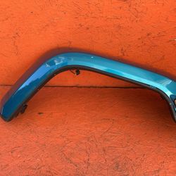 2018 - 2022 JEEP GLADIATOR RIGHT FRONT WHEEL FENDER FLARE MOLDING (contact info removed)2AA