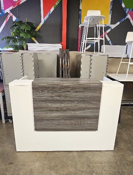 Maui Series Reception Station 60x29x43/44