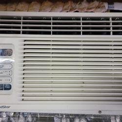 Air Conditioner Goldstar Window Unit 6,500 btu