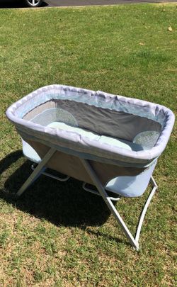 Baby bassinet crib like new