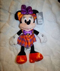Disney Store Minnie Mouse Halloween plush kitty 2021
