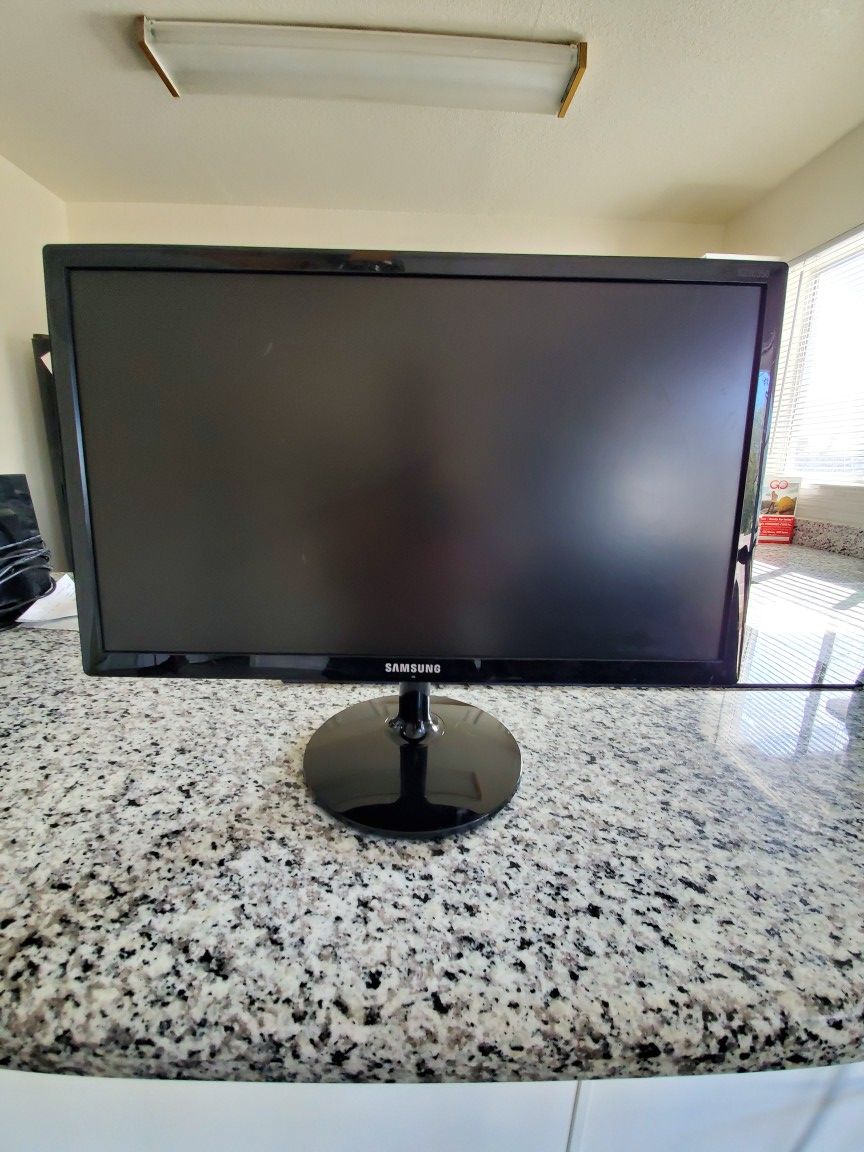 Samsung Computer Monitor. 2 tablets.