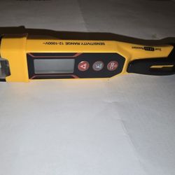 DETECTOR DE VOLTAJE Y MEDIDOR DE DISTANCIA 