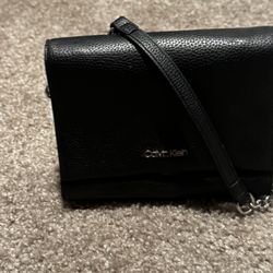 Calvin Klein Small Bag – Sleek & Stylish