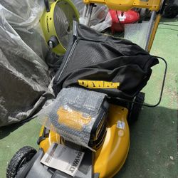 DEWALT 20V MAX 21.5 in. Battery Powered Walk Behind Self Propelled Lawn Mower(tool Only)