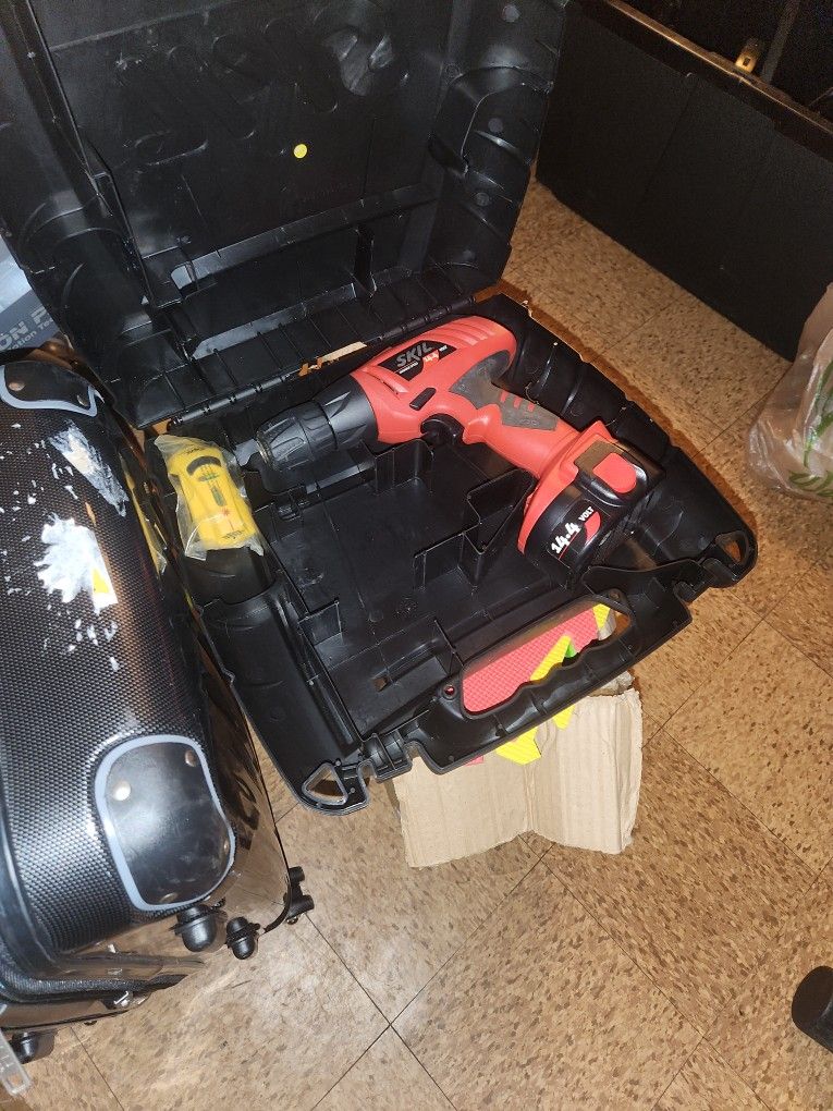 Skil 2566 14.4 Volt 3/8" Cordless Drill With Battery