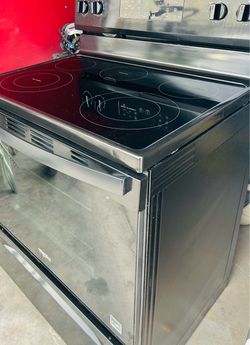 Whirlpool Electric Range with Glass Cooktop