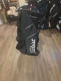 TITLEIST  - GOLF STAND BAG  W/ 14 WAY DIVIDER, SHOULDER STRAP, CONDITION LIKE NEW