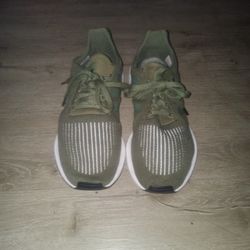 Adidas "Run Swift 1.0" 