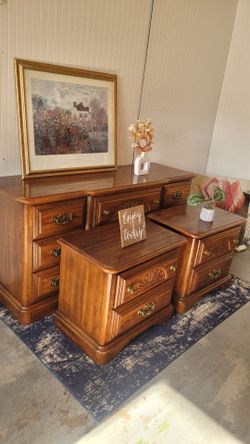 VINTAGE WOODEN DRESSER SET
