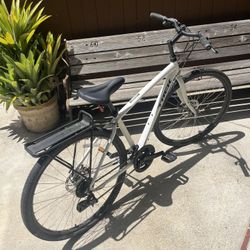 Trek Verve 1 hybrid/comfort bike 