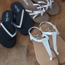Girls Size   1   Flip Flops