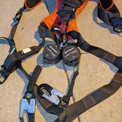 3M  Full Body Harness w/2 Retractable Lifelines
