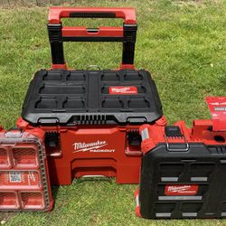 Milwaukee
PACKOUT 22 in. Rolling Tool Box, 22 in. Large Tool Box and 22 in. Medium Tool Box