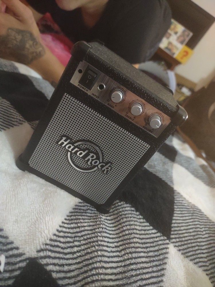 Hard Rock Cafe Wireless Mini Amp speaker (Rare)