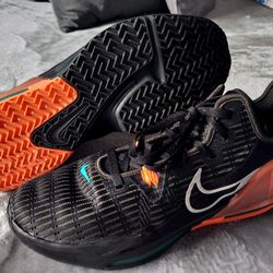 Nike LeBron Witness VI  Basketball Shoes Size:13 Men's 