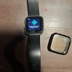 Fitbit Versa Lite With Accessories 
