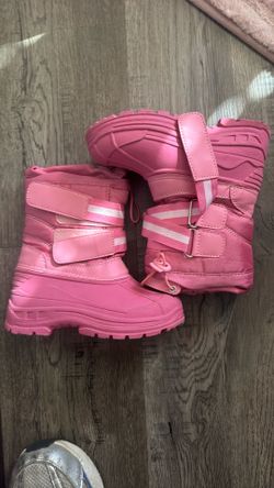 Snow boots size 8