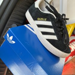 Adidas Kids 11c $25 OBO