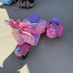 MINIE MOUSE TODDLER TRICYCLE 