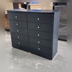 Ten drawers dresser with rails