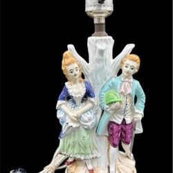 Vintage Victorian Colonial Couple Man & Woman Figure Table Lamp