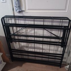 Metal Foldable Bed Fram / Cot 
