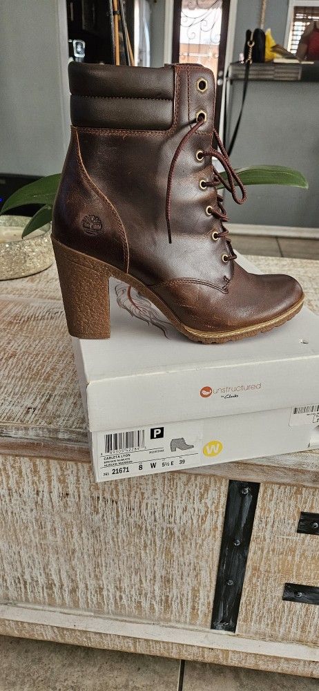 Woman Low Top Shoes