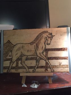 Pirograbado es el arte de grabar en madera podemos aséele cualquier mascota que quiera en madera o pintada en oleo para su recuerdo mande la foto y c