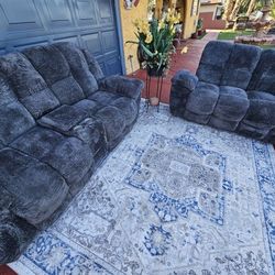 Beautiful High Quality 4 Recliners 4 Adjustable Neck 4 USB Charger 4 Cups Holder High Quality Electric Recliner Like New Furniture 