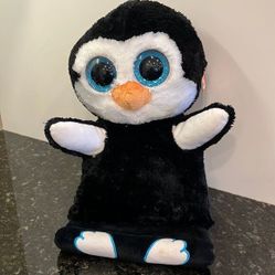 Ty Beanie Peek a Boos Winter/Holiday Collection - Penni. Size 10” 