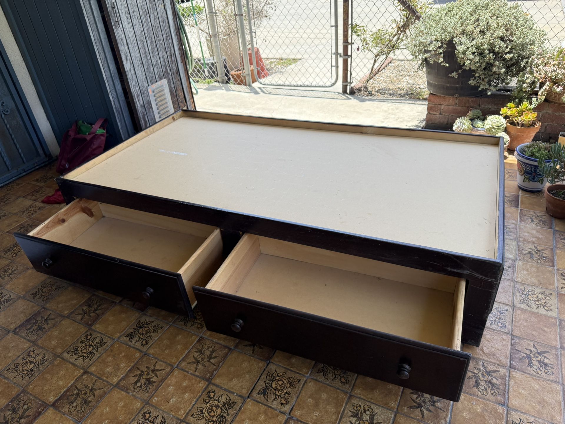 Twin bed With Drawers