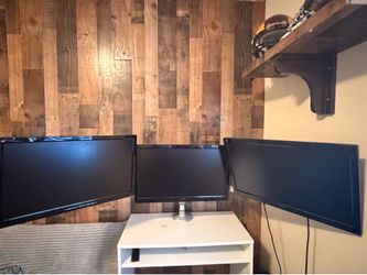 3 Monitors and a think pad